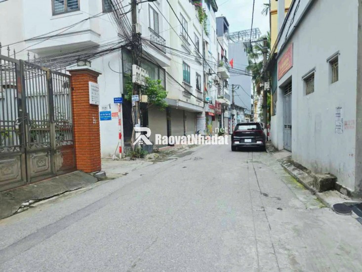 Cô Lan cán bộ về hưu gửi bán nhà trung tâm Thạch Bàn, Long Biên dưới 6.6 tỷ. DT 40m2